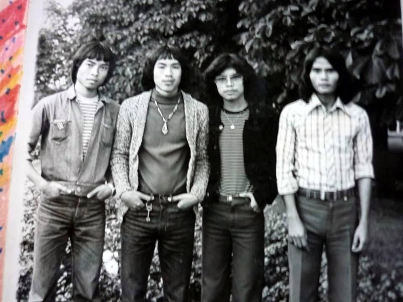 Phan Văn Đoàn, Nguyễn Thiều Quang và Vũ Thanh Tâm, số 1, số 2 và số 4 từ trái sang. Courtesy of Vũ Thanh Tâm.