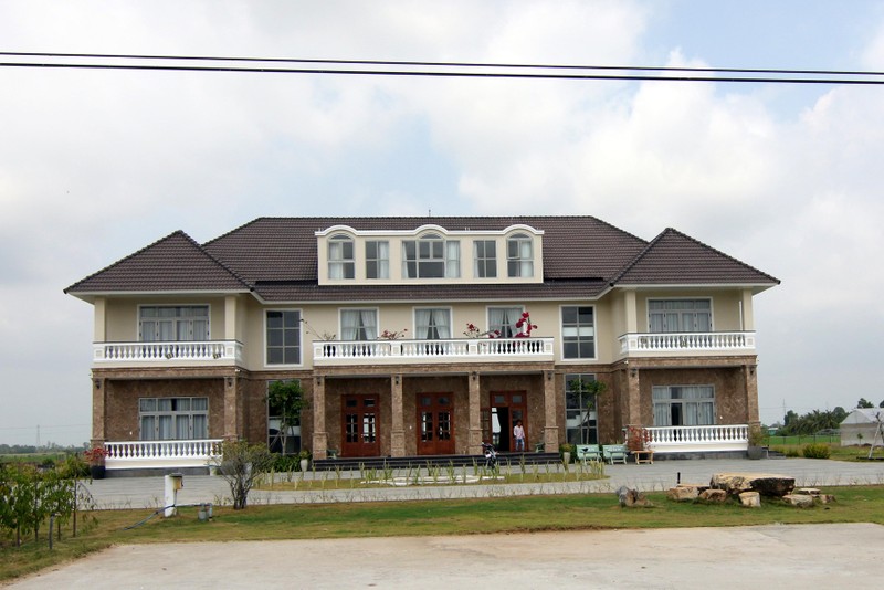 Nhà anh Tôn Lâm tại huyện Hòa Bình, cách Thành phố Bạc Liêu 12 cây số. Ảnh Huỳnh Phan. Nhà anh Tôn Lâm tại huyện Hòa Bình, cách Thành phố Bạc Liêu 12 cây số. Ảnh Huỳnh Phan.