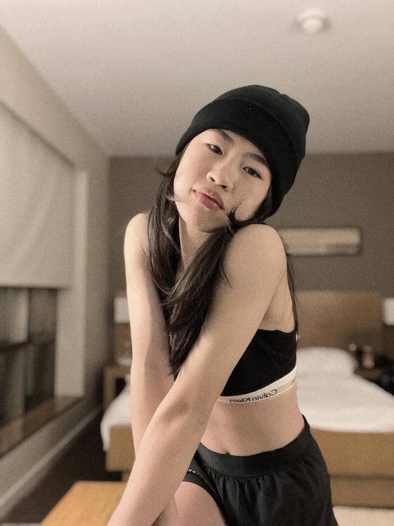 Ngoài đời cô rất cá tính Ngoài đời cô rất cá tính