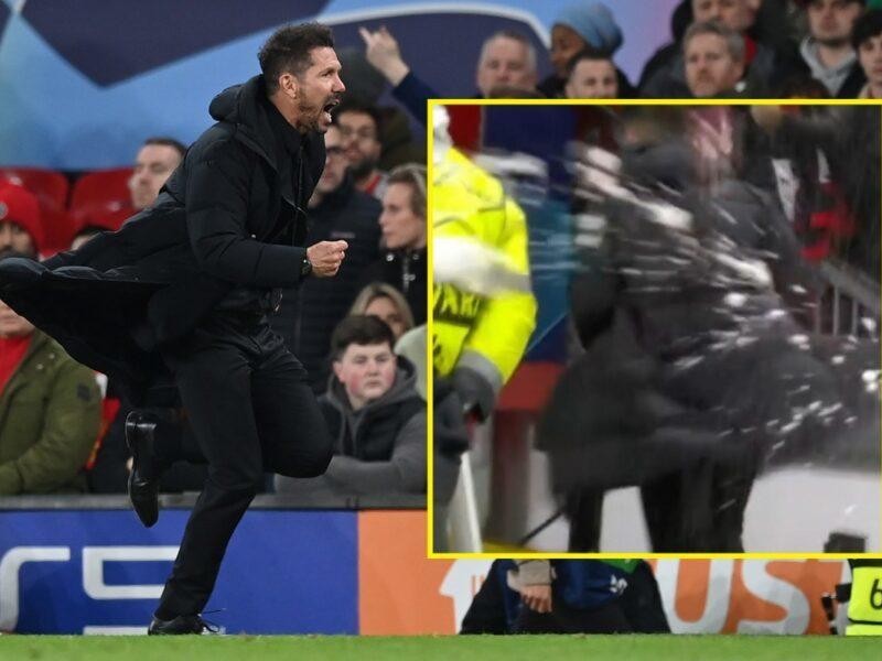 HLV Simeone bị ném đồ khi rời sân Old Trafford. Ảnh: BT Sport.