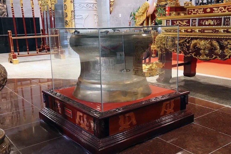 Trống chầu, trống đồng và chuông đồng cổ được rước từ Phú Thọ vào Cần Thơ