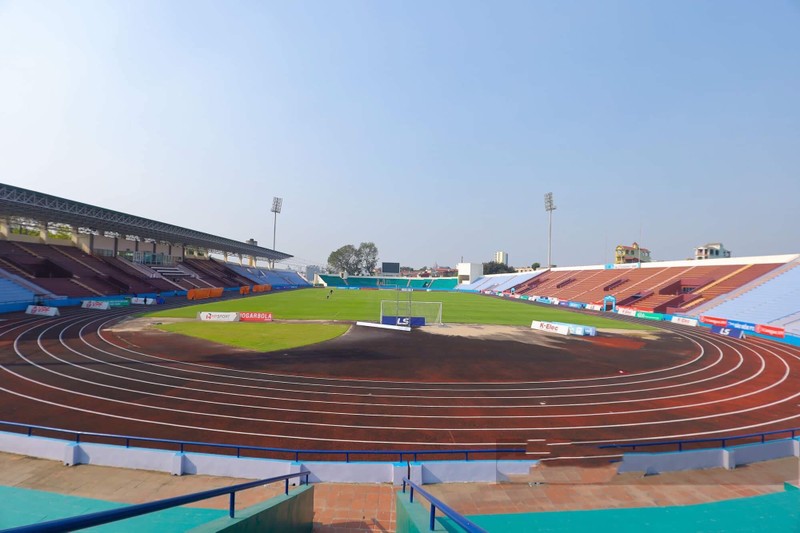 Để bảo đảm an ninh, 8 camera 360 độ với độ zoom lên tới 200m đã được lắp đặt mới chung quanh Sân vận động. 30 camera ở khu vực các cửa ra vào. Toàn bộ tín hiệu sẽ được kiểm soát tại phòng an ninh. Từ đây, Ban tổ chức có thể kiểm soát toàn bộ diễn biến trong suốt thời gian trận đấu diễn ra. (ảnh: báo Thanh Niên)