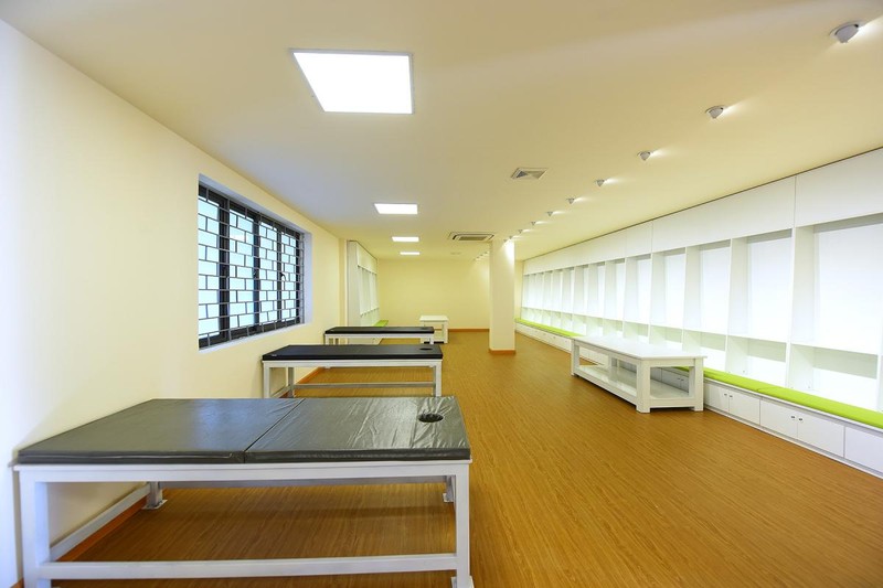 Có 4 phòng thay đồ mới, tất cả bên trong đều rất hiện đại, đảm bảo cho 4 đội tuyển cùng lúc có mặt để chuẩn bị cho 2 trận đấu nối tiếp (ảnh: báo Thanh Niên)