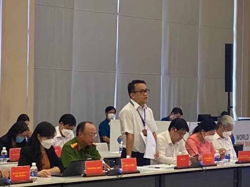 Tiến sĩ Huỳnh Minh Chín - Phó Giám đốc Sở Y tế tỉnh Bình Dương trả lời về thuốc điều trị Covid-1 giả Thụy Sĩ được sản xuất tại Bình Dương Tiến sĩ Huỳnh Minh Chín - Phó Giám đốc Sở Y tế tỉnh Bình Dương trả lời về thuốc điều trị Covid-1 giả Thụy Sĩ được sản xuất tại Bình Dương