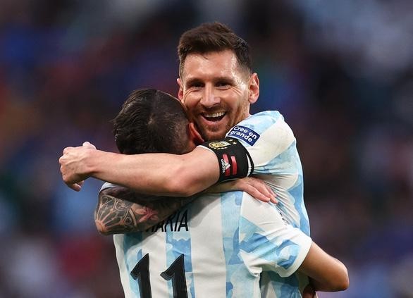 Messi dù không ghi bàn nhưng đã góp công lớn giúp Argentina giành chiến thắng - Ảnh: Reuters Messi dù không ghi bàn nhưng đã góp công lớn giúp Argentina giành chiến thắng - Ảnh: Reuters