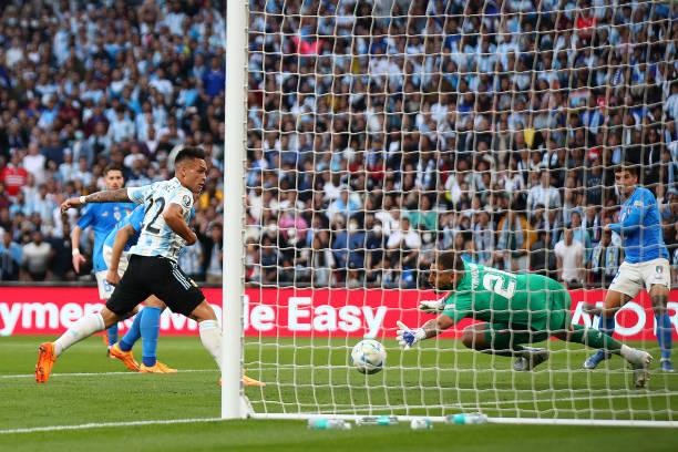 Lautaro Martinez mở tỷ số cho nhà ĐKVĐ Copa America. Lautaro Martinez mở tỷ số cho nhà ĐKVĐ Copa America.