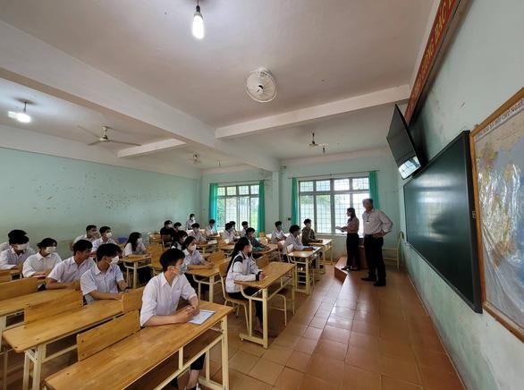 Thí sinh tại điểm Trường THPT Trần Quốc Tuấn (huyện Đăk Hà, Kon Tum) - Ảnh: :Tuổi trẻ Thí sinh tại điểm Trường THPT Trần Quốc Tuấn (huyện Đăk Hà, Kon Tum) - Ảnh: :Tuổi trẻ