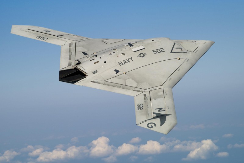 X-47B là mẫu phi cơ không người lái đầu tiên cất cánh, hạ cánh thành công trên tàu sân bay (Ảnh: AP) X-47B là mẫu phi cơ không người lái đầu tiên cất cánh, hạ cánh thành công trên tàu sân bay (Ảnh: AP)