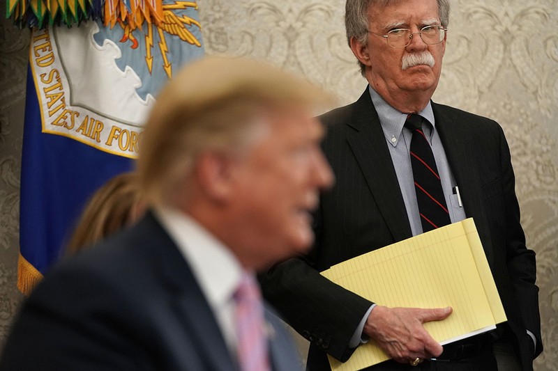 Trong lúc ông Trump muốn giảm thang căng thẳng với Iran, đội ngũ an ninh quốc gia của ông lại muốn điều ngược lại (Ảnh: Politico) Trong lúc ông Trump muốn giảm thang căng thẳng với Iran, đội ngũ an ninh quốc gia của ông lại muốn điều ngược lại (Ảnh: Politico)