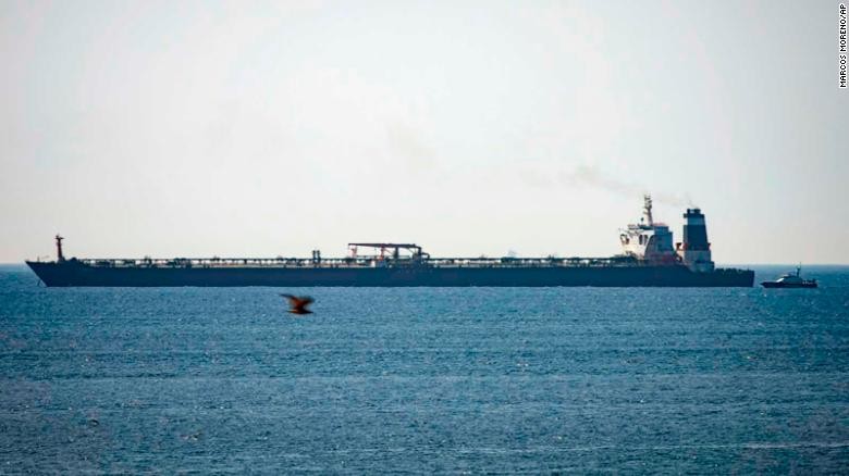 Tàu Grace 1 hiện đang neo đậu ở ngoài khơi cùng biển Gibraltar (Ảnh: CNN)