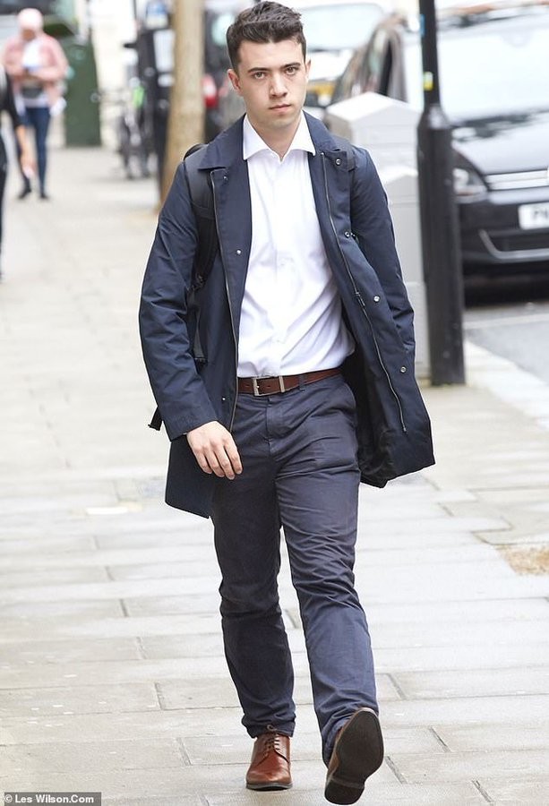 Chân dung nhà báo trẻ Edginton, người đứng đằng sau vụ rò rỉ chấn động (Ảnh: Sputnik) Chân dung nhà báo trẻ Edginton, người đứng đằng sau vụ rò rỉ chấn động (Ảnh: Sputnik)