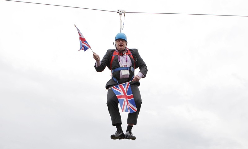 Màn "đu dây" nhân Thế vận hội London 2012 có lẽ là thời khắc nổi tiêng nhất của Boris (Ảnh: AFP) Màn