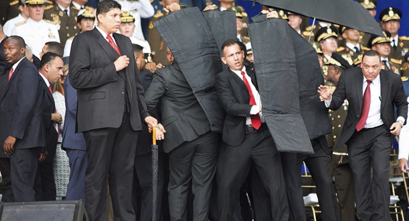 Tình trạng hỗn loạn trong buổi diễu binh tổ chức ở Caracas, Venezuela hồi tháng 8/2018 (Ảnh: Sputnik)