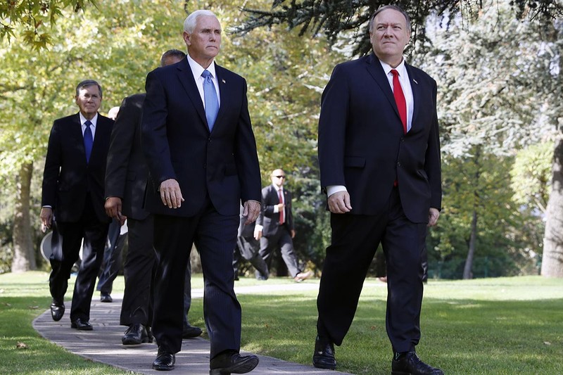 Phó Tổng thống Mik Pence và Ngoại trưởng Mike Pompeo đặt chân tới Thổ Nhĩ Kỳ (Ảnh: Politico)