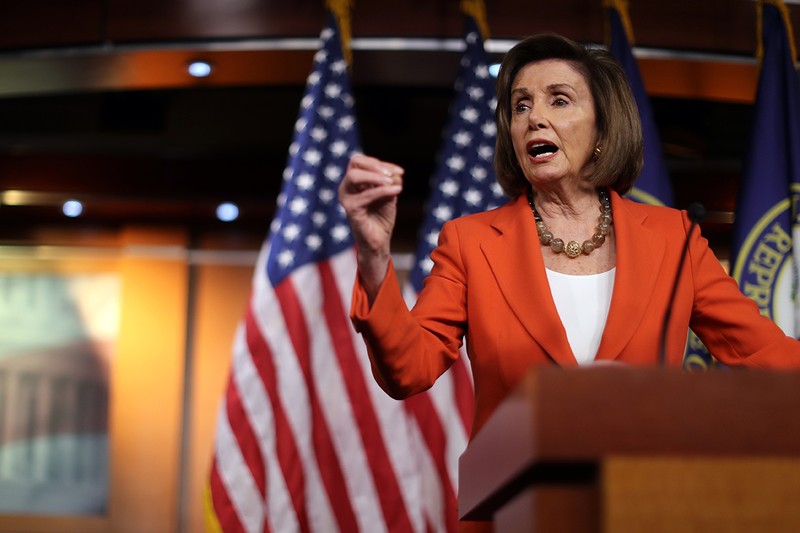 Chủ tịch Hạ viện Nancy Pelosi phát biểu trước cuộc bỏ phiếu (Ảnh: Politico)