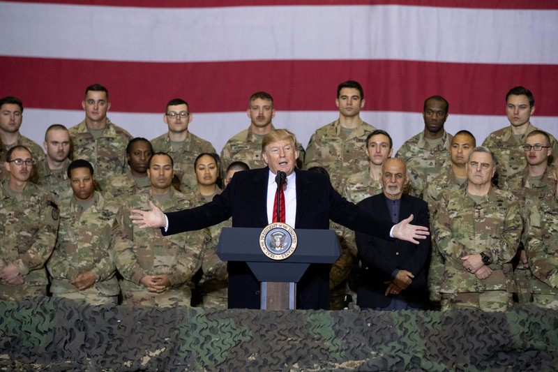 Ông Trump có bài phát biểu trước khi lên đường trở về Mỹ (Ảnh: NYTimes) Ông Trump có bài phát biểu trước khi lên đường trở về Mỹ (Ảnh: NYTimes)