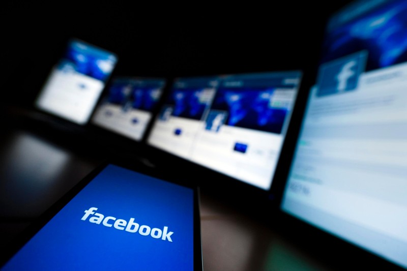 Câu chuyện về chiếc xe tải trắng “đáng ngờ” cho thấy thông tin sai lệch trên Facebook có thể ảnh hưởng tới thế giới thực như thế nào (Ảnh: The Sun) Câu chuyện về chiếc xe tải trắng “đáng ngờ” cho thấy thông tin sai lệch trên Facebook có thể ảnh hưởng tới thế giới thực như thế nào (Ảnh: The Sun)