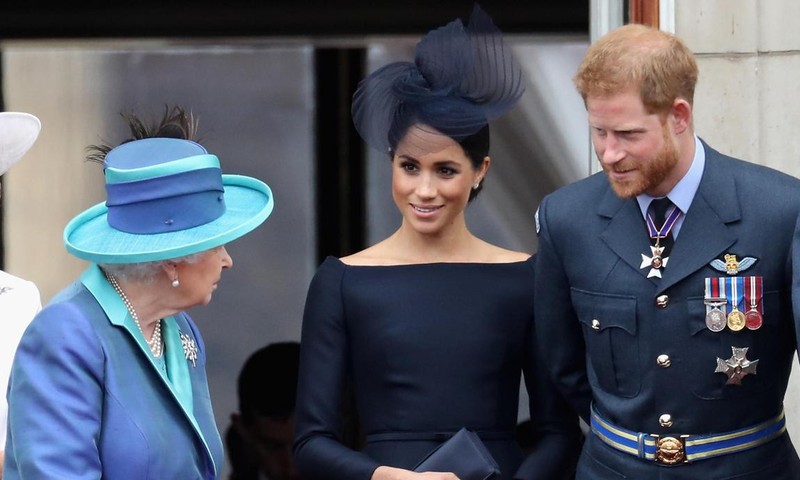 Một người bạn của Harry và Meghan tiết lộ rằng cặp đôi cảm thấy cuộc sống của họ bị điều khiển bởi một số thành viên Hoàng gia (Ảnh: Getty) Một người bạn của Harry và Meghan tiết lộ rằng cặp đôi cảm thấy cuộc sống của họ bị điều khiển bởi một số thành viên Hoàng gia (Ảnh: Getty)