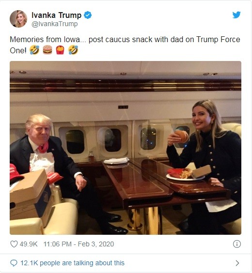 Ivanka Trump bị chế giễu vì bức ảnh đang ăn burger cùng cha mình ảnh 1 Bức ảnh mà Ivanka đăng tải trên Twitter (Ảnh: Twitter)