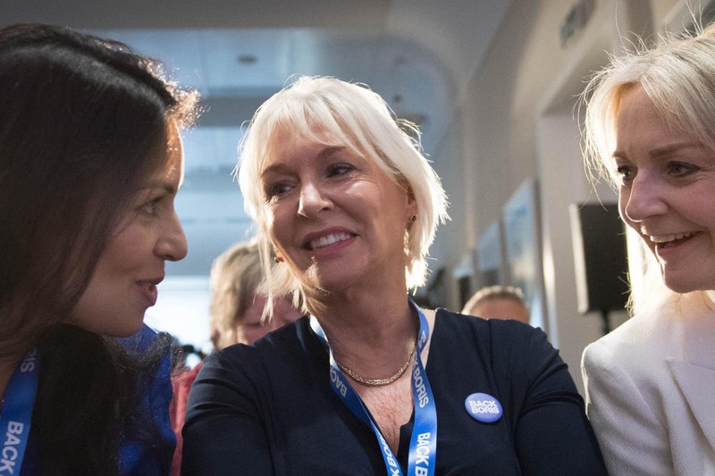 Thứ trưởng Y tế Anh Nadine Dorries (Ảnh: Standard.uk)