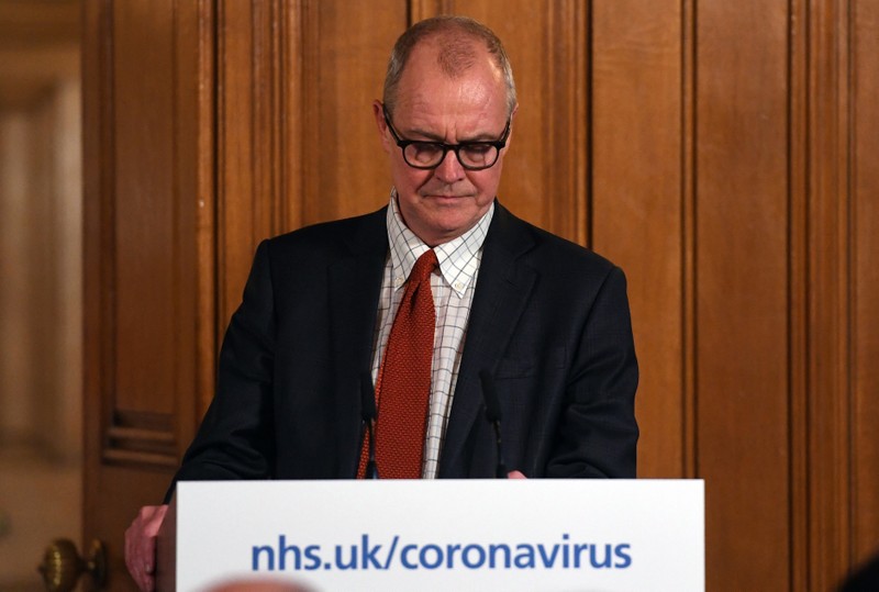 Trưởng cố vấn khoa học Anh Patrick Vallance nói về chiến lược phát triển "miễn dịch cộng đồng" của chính phủ (Ảnh: The Scottish Sun) Trưởng cố vấn khoa học Anh Patrick Vallance nói về chiến lược phát triển