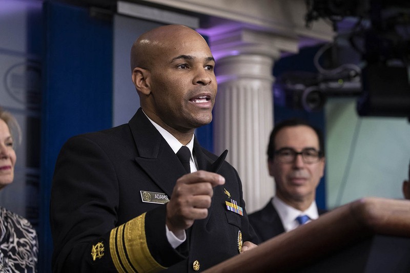 Tổng y sĩ Mỹ Jerome Adams cũng đưa ra nhận định về việc đeo khẩu trang phòng COVID-19 (Ảnh: Politico) Tổng y sĩ Mỹ Jerome Adams cũng đưa ra nhận định về việc đeo khẩu trang phòng COVID-19 (Ảnh: Politico)