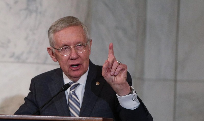 Cựu thượng nghị sĩ Harry Reid tin rằng con người "không đơn độc" (Ảnh: Getty) Cựu thượng nghị sĩ Harry Reid tin rằng con người