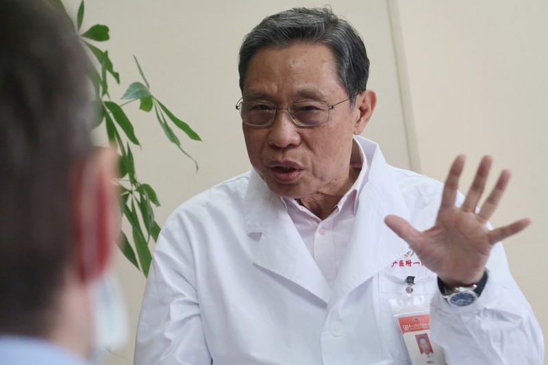 Bác sĩ Li Xu đã có cuộc họp từ xa với nhà virus học hàng đầu Trung Quốc Chung Nam Sơn (Ảnh: NYPost) Bác sĩ Li Xu đã có cuộc họp từ xa với nhà virus học hàng đầu Trung Quốc Chung Nam Sơn (Ảnh: NYPost)