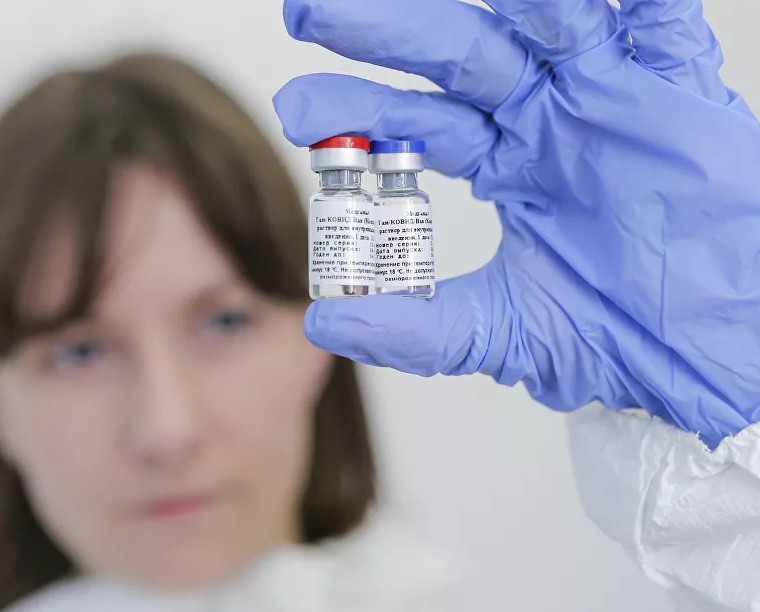 Vaccine ngừa COVID-19 đầu tiên do Nga điều chế đang vấp phải làn sóng tranh cãi từ dư luận thế giới. (Ảnh: Sputnik) Vaccine ngừa COVID-19 đầu tiên do Nga điều chế đang vấp phải làn sóng tranh cãi từ dư luận thế giới. (Ảnh: Sputnik)