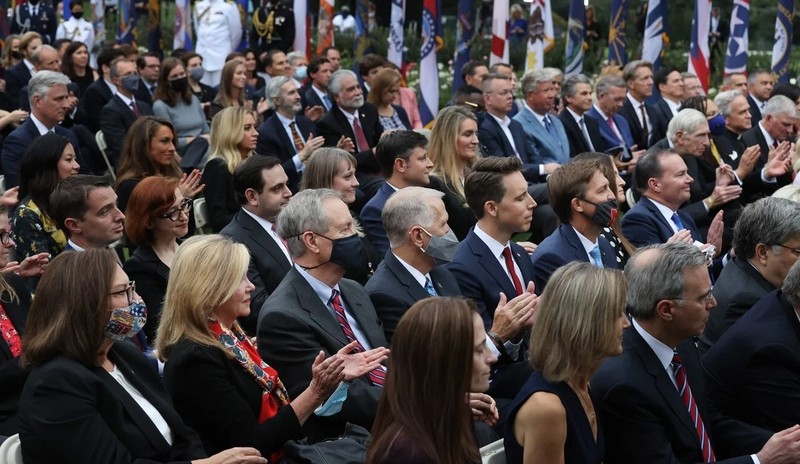 Một sự kiện tập trung đông người ở Nhà Trắng hôm 26/9 (Ảnh: AFP)