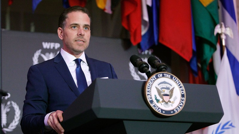 Hunter Biden đã nhận món quà là một viên kim cương từ Chủ tịch một công ty lớn của Trung Quốc (Ảnh: ABC) Hunter Biden đã nhận món quà là một viên kim cương từ Chủ tịch một công ty lớn của Trung Quốc (Ảnh: ABC)