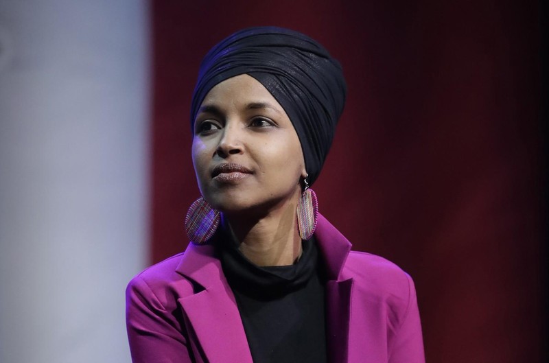 Nữ nghị sĩ Ilhan Omar cho hay bà đang soạn thảo các điều khoản luận tội ông Trump (Ảnh: LATimes)