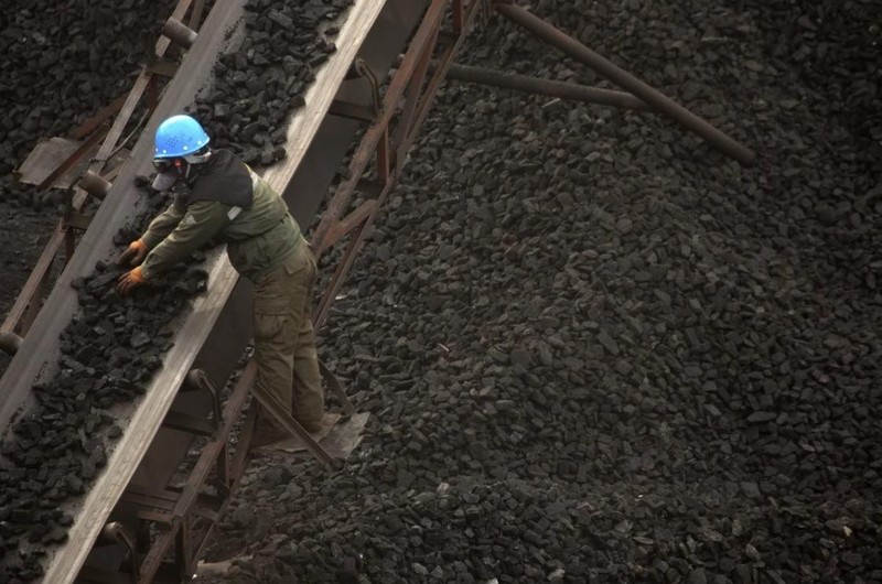 Năm ngoái, thu nhập trung bình mỗi tháng của các công nhân &quot;phổi đen&quot; của Trung Quốc chỉ là 393 NDT (61 USD) (Ảnh: AP)