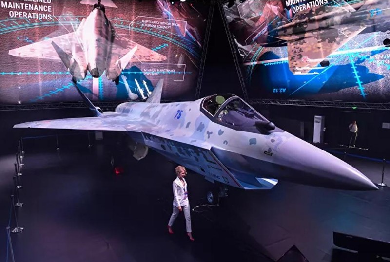 Sukhoi Checkmate xuất hiện tại triển lãm hàng không MAKS-2021 tại Moscos (Ảnh: Sputnik)