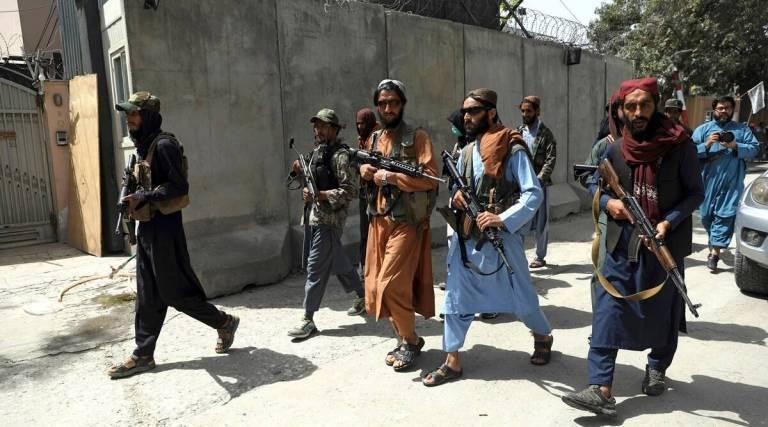 Taliban tuần tra tại Wazir Akbar Khan, gần thủ đô Kabul hôm 18/8 (Ảnh: AP) Taliban tuần tra tại Wazir Akbar Khan, gần thủ đô Kabul hôm 18/8 (Ảnh: AP)
