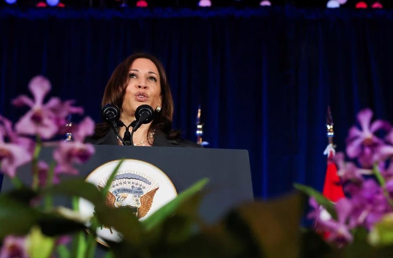 Phó Tổng thống Mỹ Kamala Harris phát biểu tại chặng dừng chân Singapore (Ảnh: Reuters)