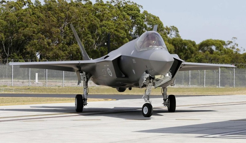 Một chiếc F-35A đậu ở New Castle, Australia (Ảnh: EPA)