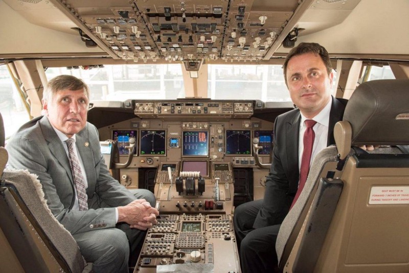 Thủ tướng Luxembourg Xavier Bettel (phải) (Ảnh: Xiavier Bettel/Twitter).