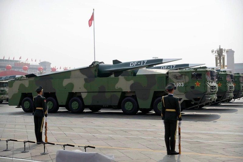Tên lửa DF-17 của Trung Quốc trong một cuộc diễu binh (Ảnh: AP) Tên lửa DF-17 của Trung Quốc trong một cuộc diễu binh (Ảnh: AP)