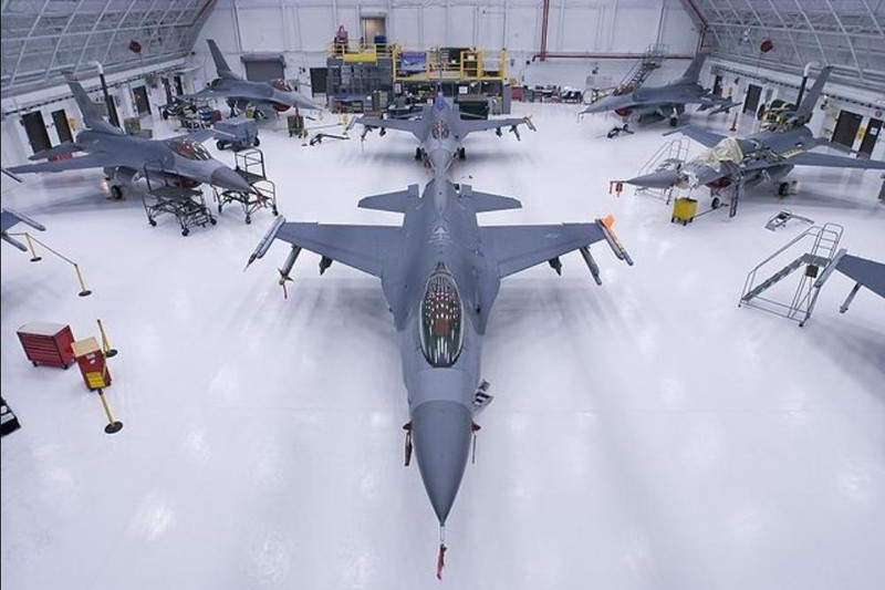Lô F-16 được nâng cấp đầu tiên của Đài Loan (Ảnh: Twitter) Lô F-16 được nâng cấp đầu tiên của Đài Loan (Ảnh: Twitter)