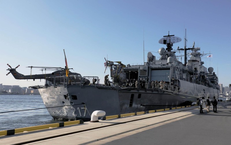 Tàu Bayern cập cảng trong hành trình tới châu Á (Ảnh: Kyodo News) Tàu Bayern cập cảng trong hành trình tới châu Á (Ảnh: Kyodo News)