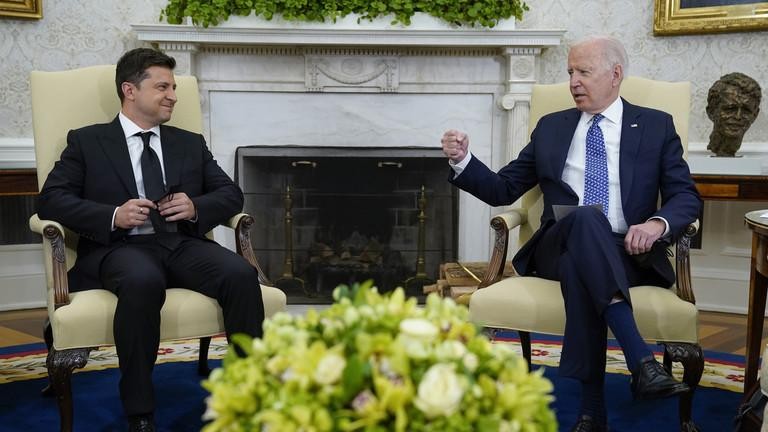 Tổng thống Ukraine Volodymyr Zelensky và Tổng thoogns Mỹ Joe Biden tại Phòng Bầu dục ngày 1/9/2021 (Ảnh: AP)