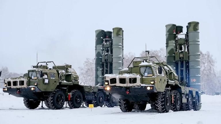 Hệ thống phòng không S-400 của Nga (Ảnh: Getty)