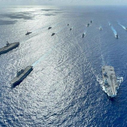 Nhóm tác chiến tàu sân bay USS Ronald Reagan và USS Carl Vinson, cùng tàu sân bay JS Ise của Nhật Bản và tàu HMS Queen Elizabeth của Anh tuần tra chung trên biển Philippines (Ảnh: SCMP)