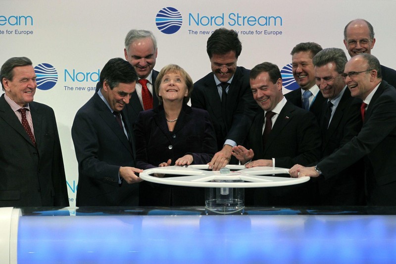 Các nhà lãnh đạo châu Âu trong buổi lễ khởi động đường ống dẫn khí Nord Stream năm 2011 (Ảnh: WSJ) Các nhà lãnh đạo châu Âu trong buổi lễ khởi động đường ống dẫn khí Nord Stream năm 2011 (Ảnh: WSJ)