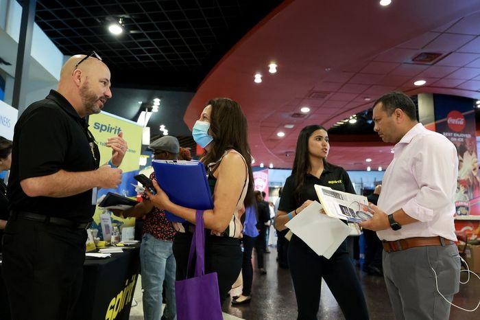 Một hội chợ việc làm tổ chức tại Sunrise, Florida vào mùa Hè năm nay, thời điểm thị trường lao động vẫn khỏe mạnh (Ảnh: Getty) Một hội chợ việc làm tổ chức tại Sunrise, Florida vào mùa Hè năm nay, thời điểm thị trường lao động vẫn khỏe mạnh (Ảnh: Getty)