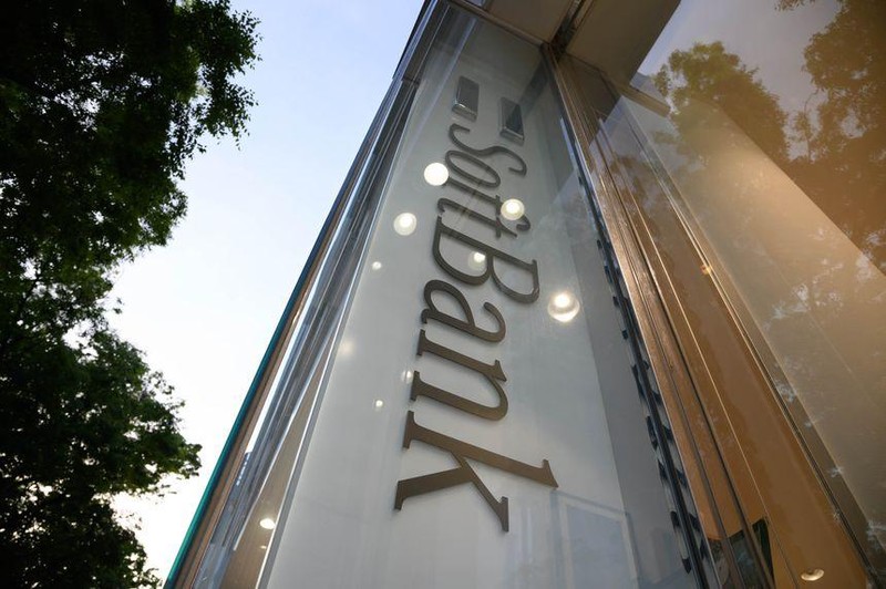 Bất chấp khoản lỗ khổng lồ, SoftBank vẫn xem xét về việc thành lập quỹ đầu tư mới (Ảnh: Bloomberg)