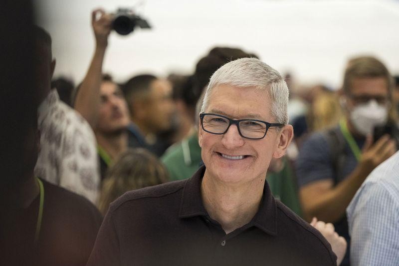 CEO Tim Cook của Apple (Ảnh: Bloomberg) CEO Tim Cook của Apple (Ảnh: Bloomberg)