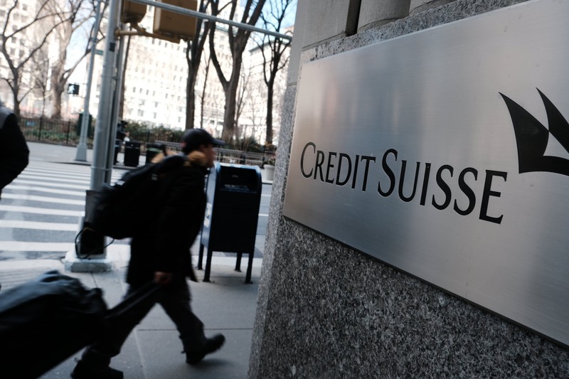Credit Suisse đã bị đối thủ UBS mua lại sau khi gặp khủng hoảng (Ảnh: CNBC)