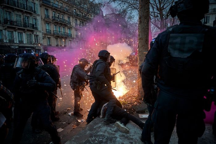 Các cuộc biểu tình gây ra do kế hoạch cải tổ hệ thống hưu trí ở Pháp (Ảnh: Getty) Các cuộc biểu tình gây ra do kế hoạch cải tổ hệ thống hưu trí ở Pháp (Ảnh: Getty)